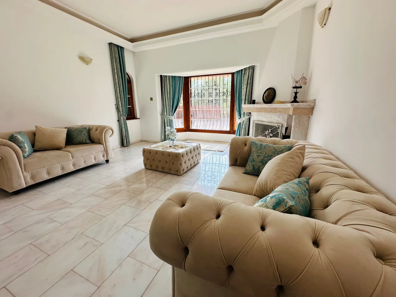 Grand four-bedroom villa with private pool, Çatalköy — عکس 11