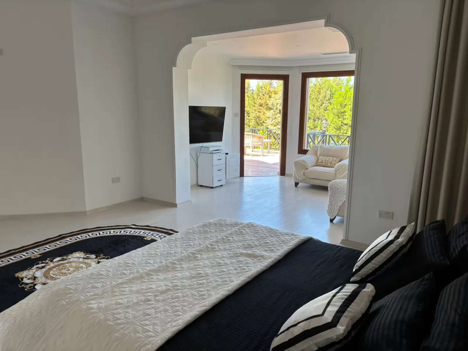 Grand four-bedroom villa with private pool, Çatalköy — عکس 17