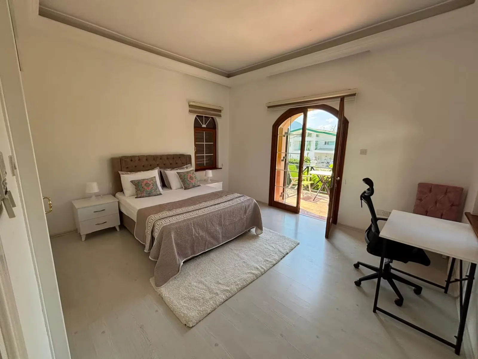 Grand four-bedroom villa with private pool, Çatalköy — عکس 22